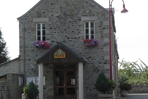 La mairie de Poilley